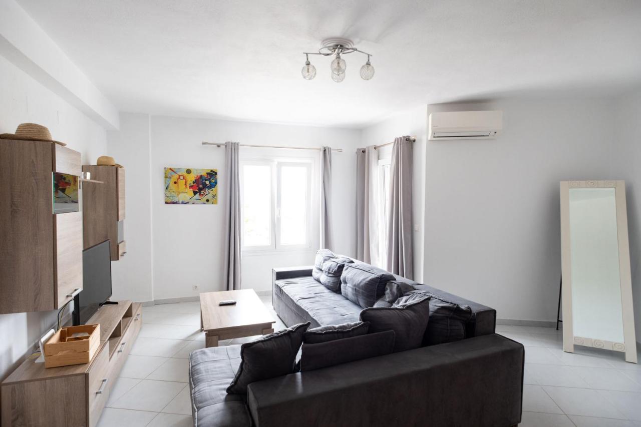 Iridanos Apartments Skiathos Town Bagian luar foto