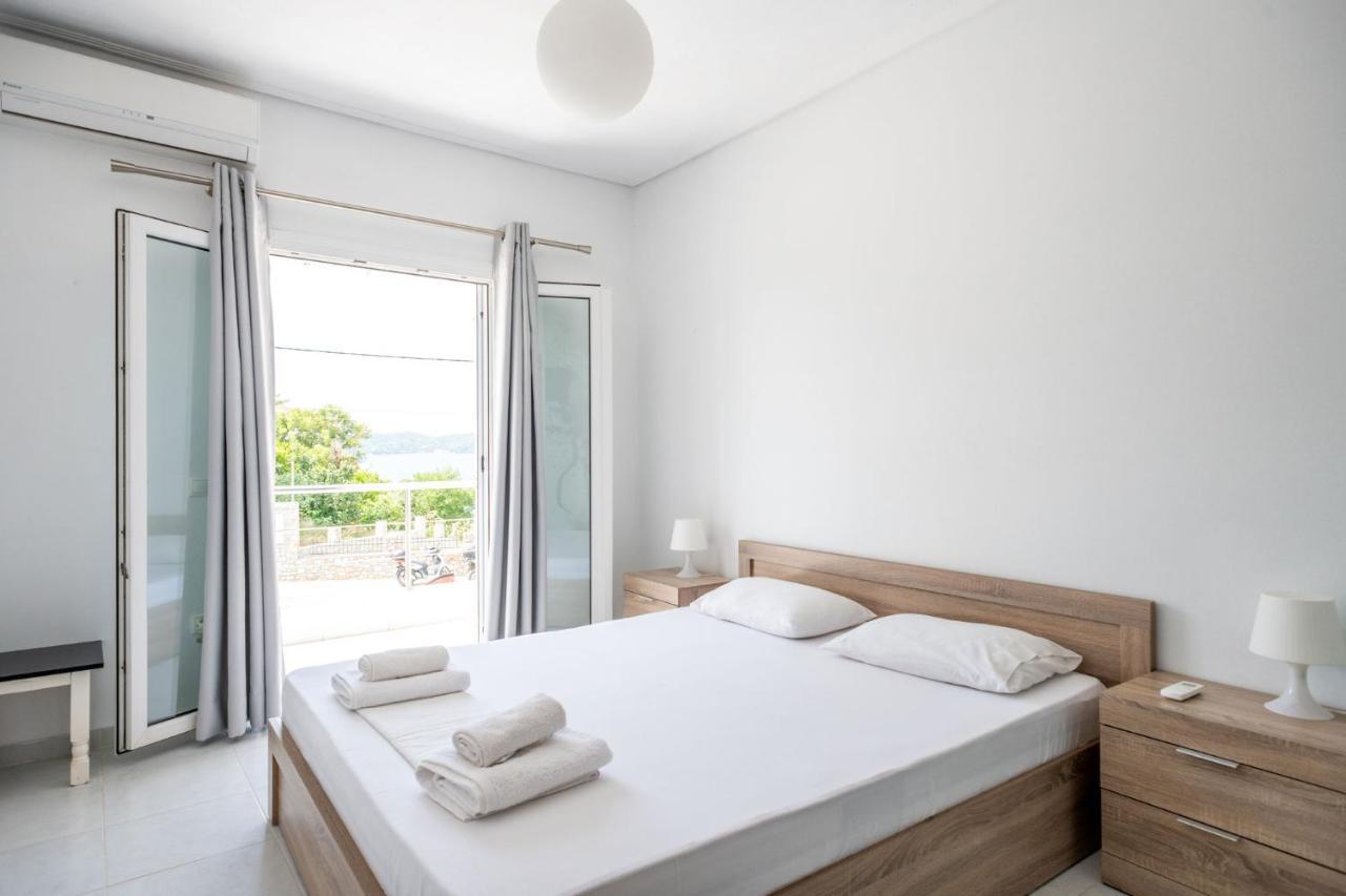 Iridanos Apartments Skiathos Town Bagian luar foto